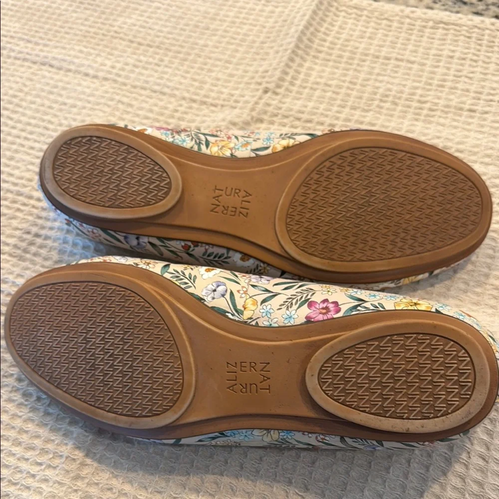 Naturalizer Cream Flats with Floral Design - Picture 3 of 4